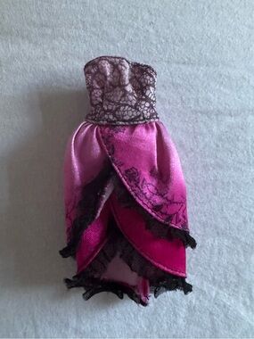 Ever after high Briar beauty core doll thorn dress